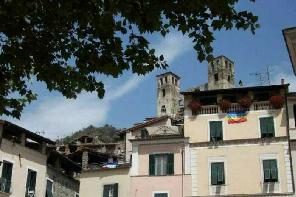 Xtrallusion photo gallery of Italy. Photos, pictures, images and photographs of the Italian Rivieras, the Italian Lakes, the Italian Alps, the Cinque Terre, the Amalfi coast and some of the most beautiful corners of Italy. Plus photos of Italian cities such as Pisa, Milan, Genoa and Rome.